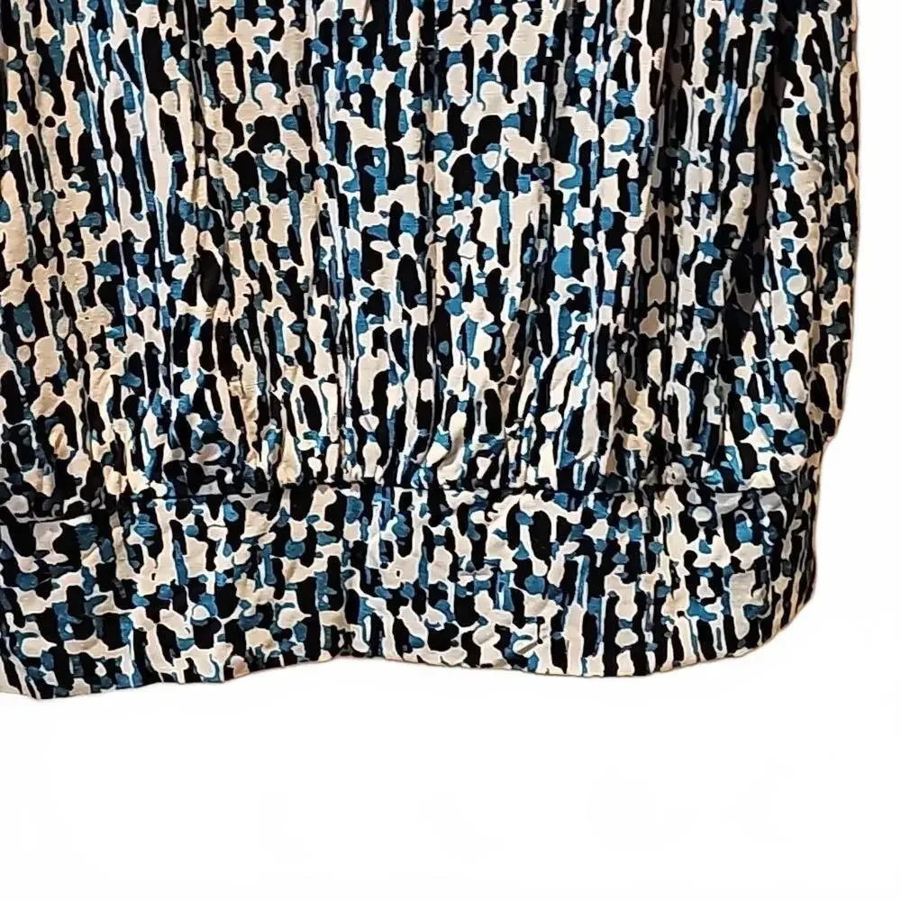 Daisy Fuentes tank size L. NWT